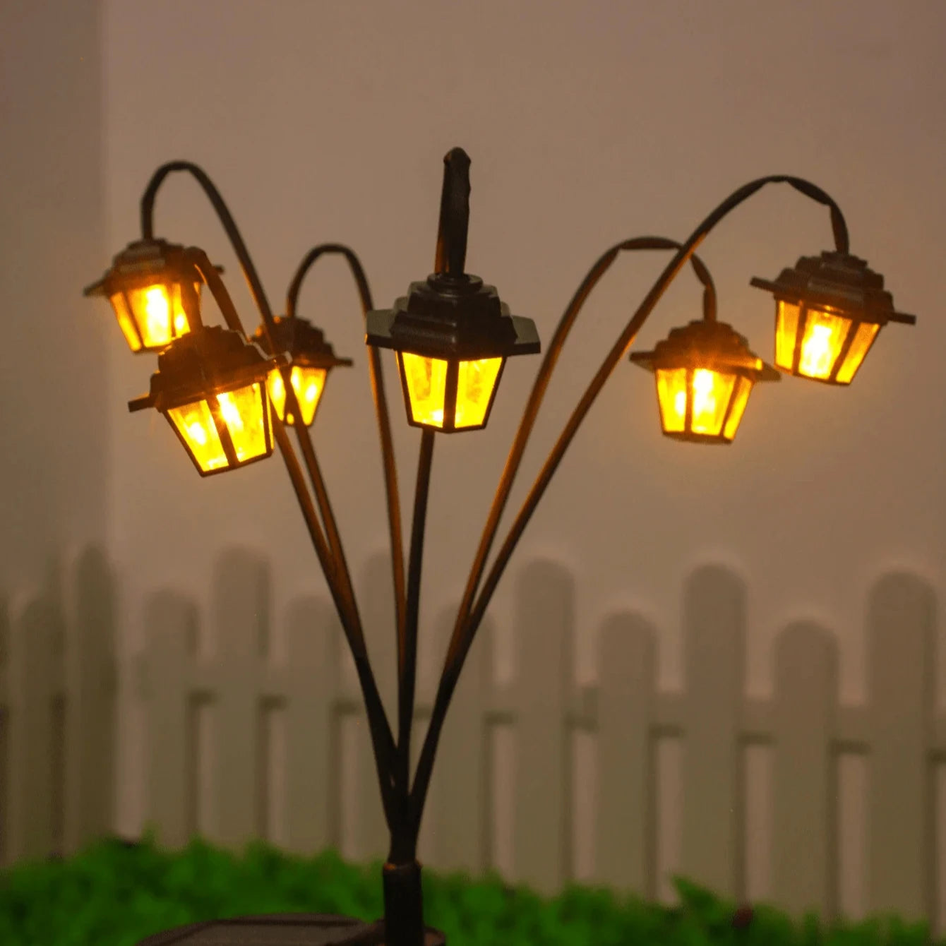 1pc Retro Lantern Decorative Light Solar-powered 6LED Retro Street Lamp Shaped Decorative Light Suitable for Garden Courtyard