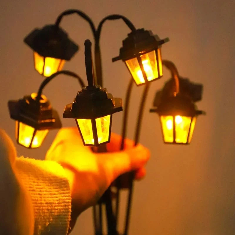 1pc Retro Lantern Decorative Light Solar-powered 6LED Retro Street Lamp Shaped Decorative Light Suitable for Garden Courtyard